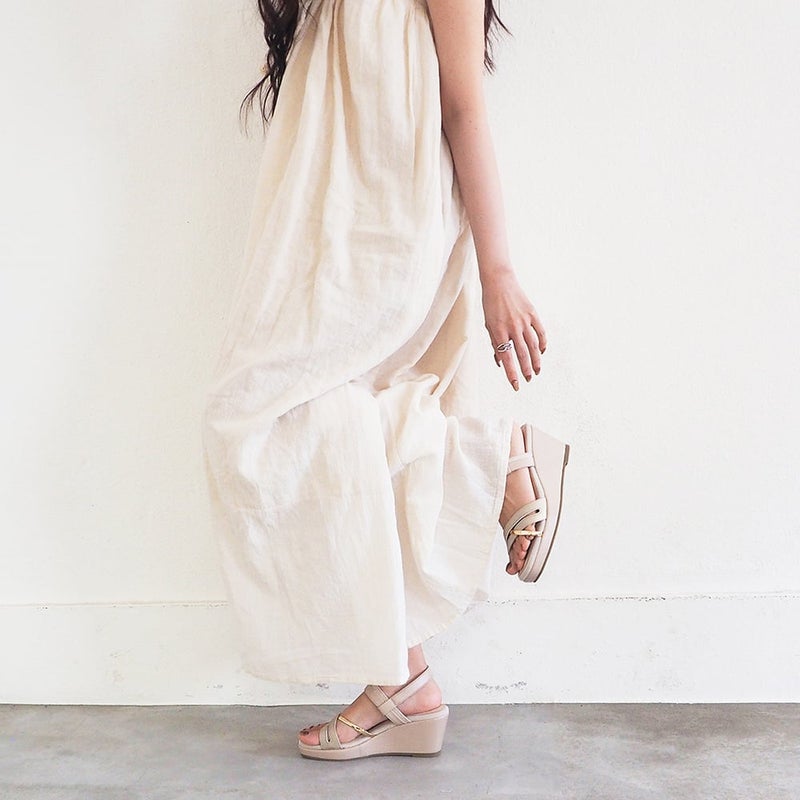 ピンクベージュ