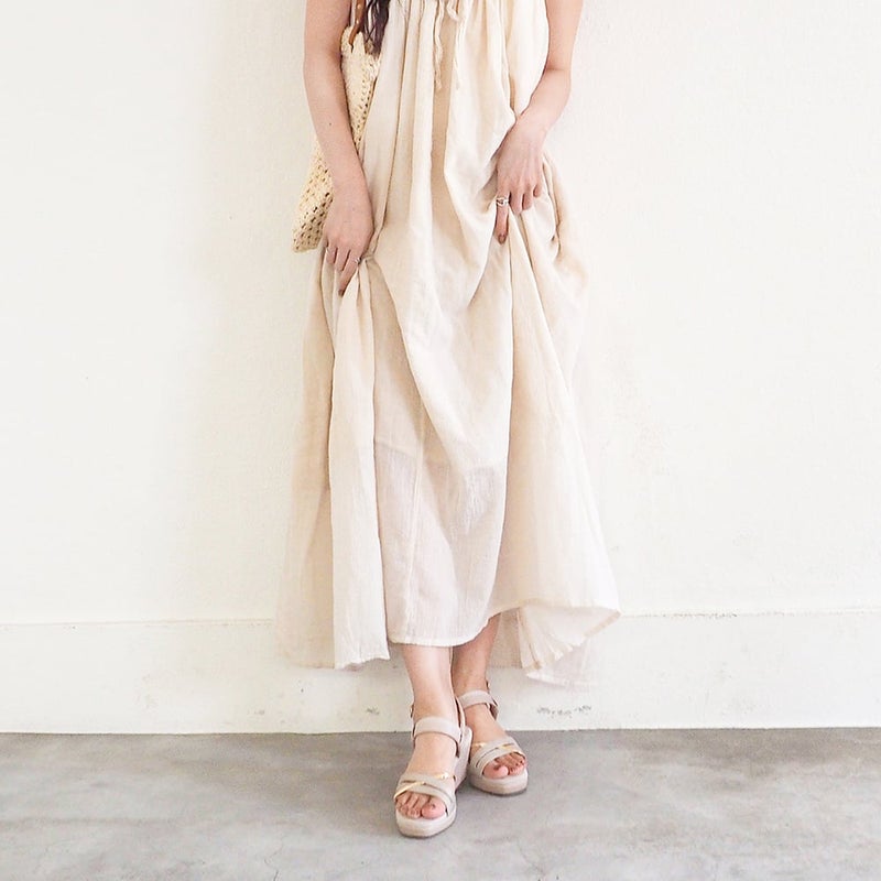 ピンクベージュ