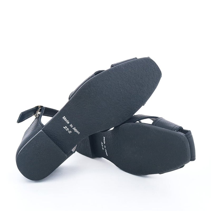 ソックスと合わせれば春から秋まで履けるロングタームアイテムです