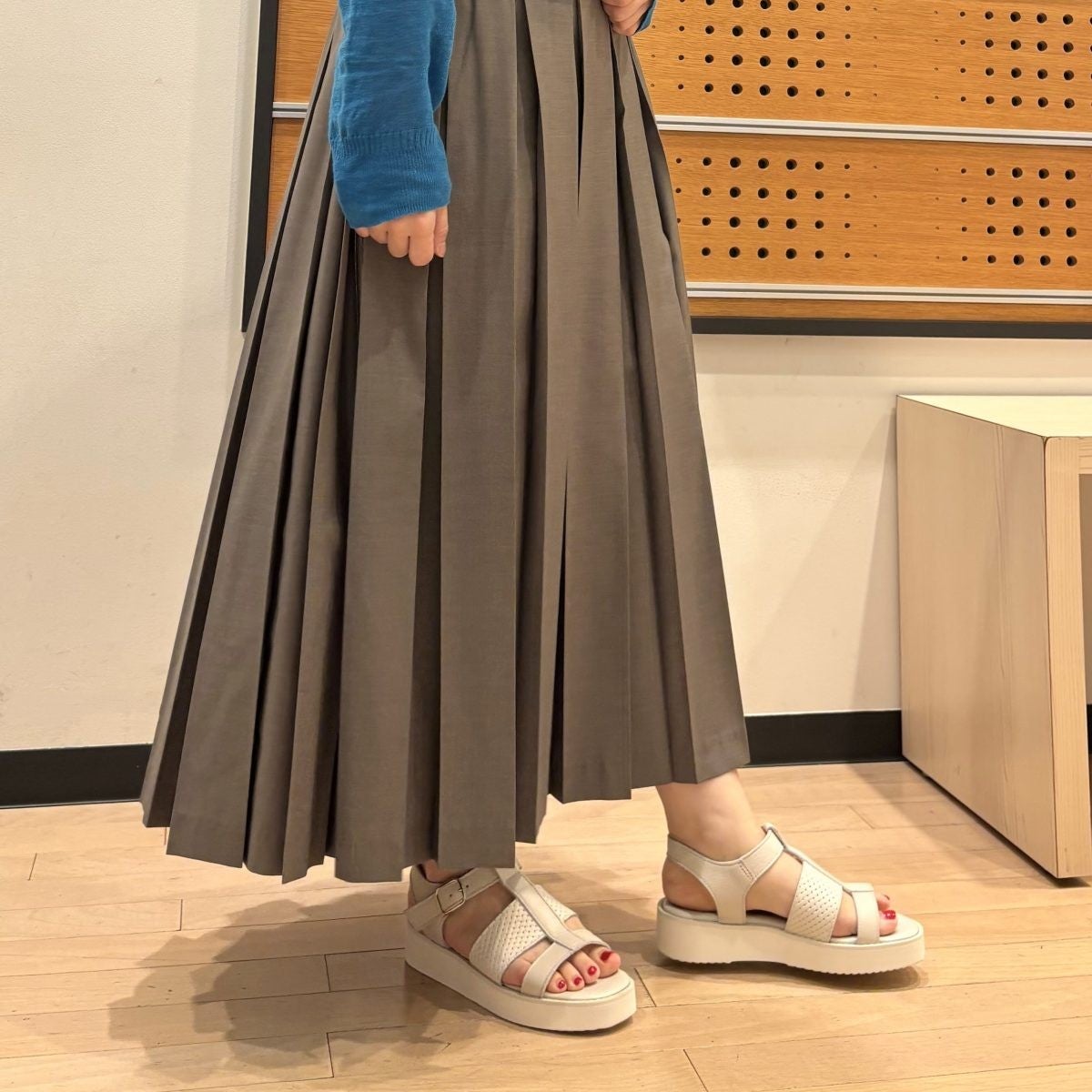 スタッフ着用：オフホワイト