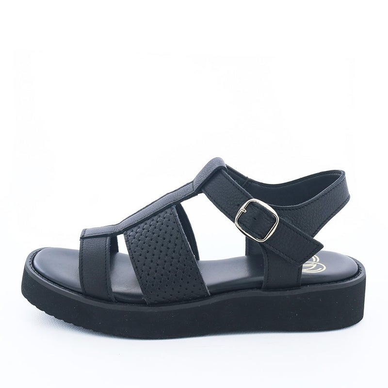 メッシュの型押しが軽やかな印象の厚底メッシュグルカサンダル