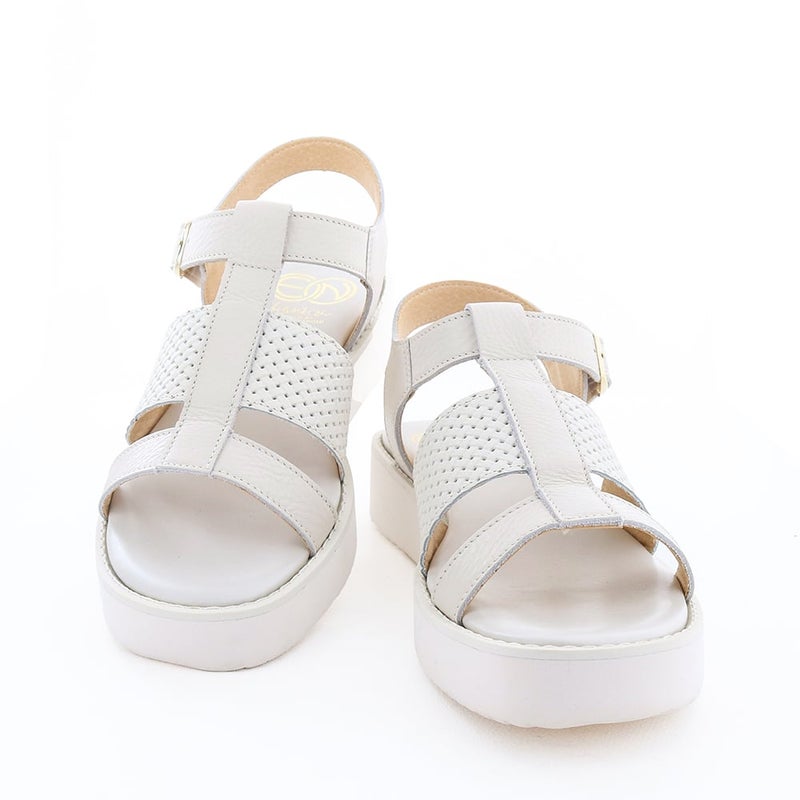 くせのないシンプルなデザインで幅広くコーディネートできます