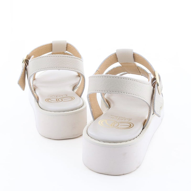 厚底ソールとクッションインソールによる履き心地のよさもポイント