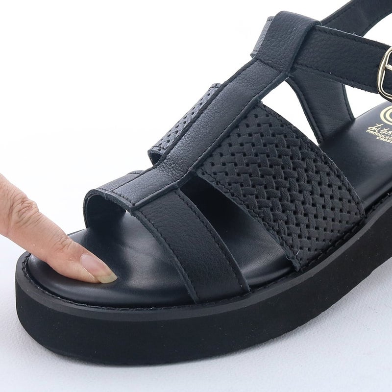 ふっくらとしたインソールで足裏も痛くなりにくい