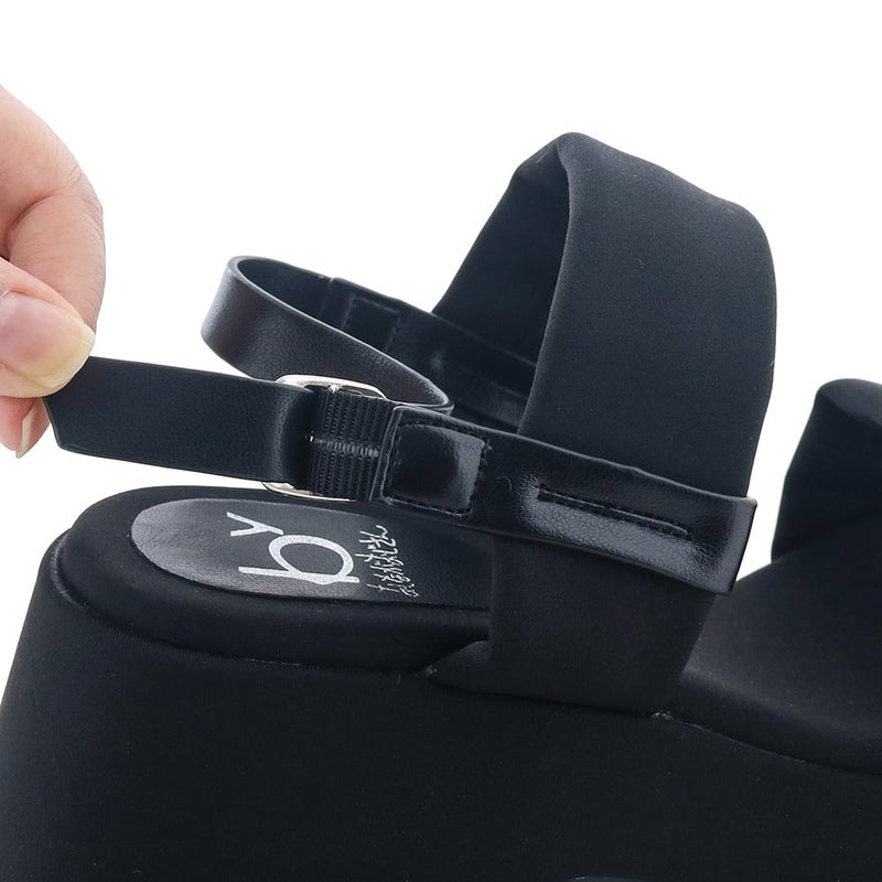 バックベルトは裏ゴム仕様でそのまま着脱できます