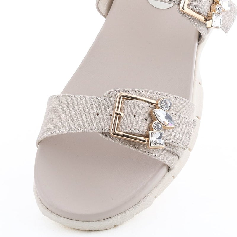 ベルト穴は５つ。自分サイズに調節しやすくなっています