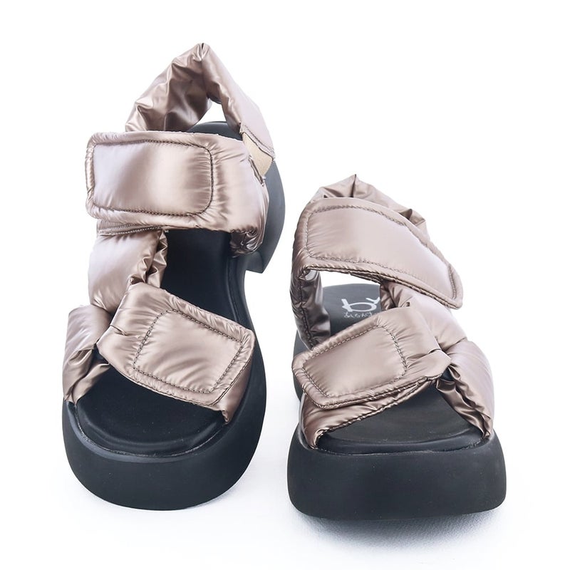 ボリュームたっぷりのふわふわアッパーが目を惹きます