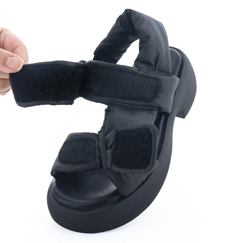 より履きやすく、つま先側のベルトも面ファスナーを付けました