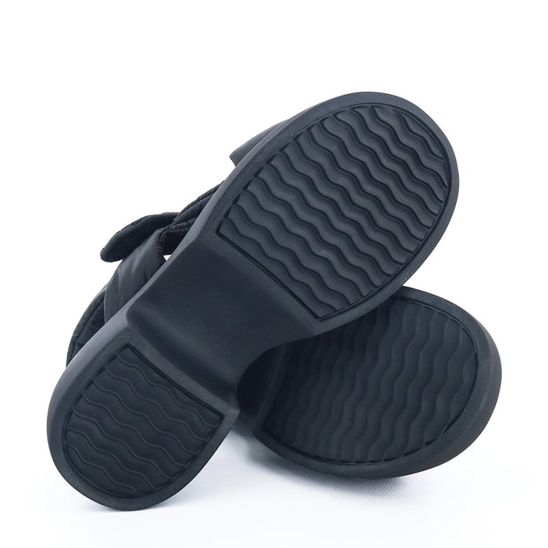 ソール全体に厚みがありヒール傾斜は3.0cmほど