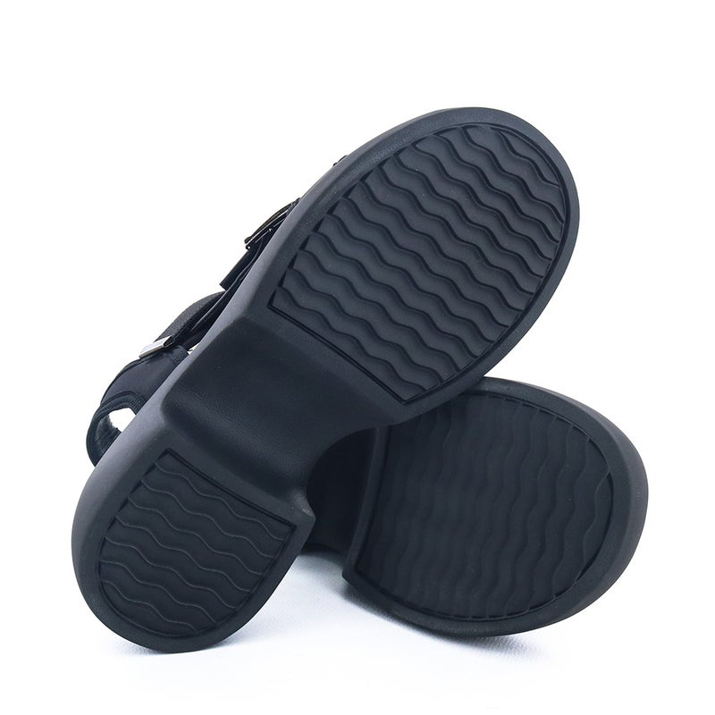 ソール全体に厚みがありヒール傾斜は3.0cmほど