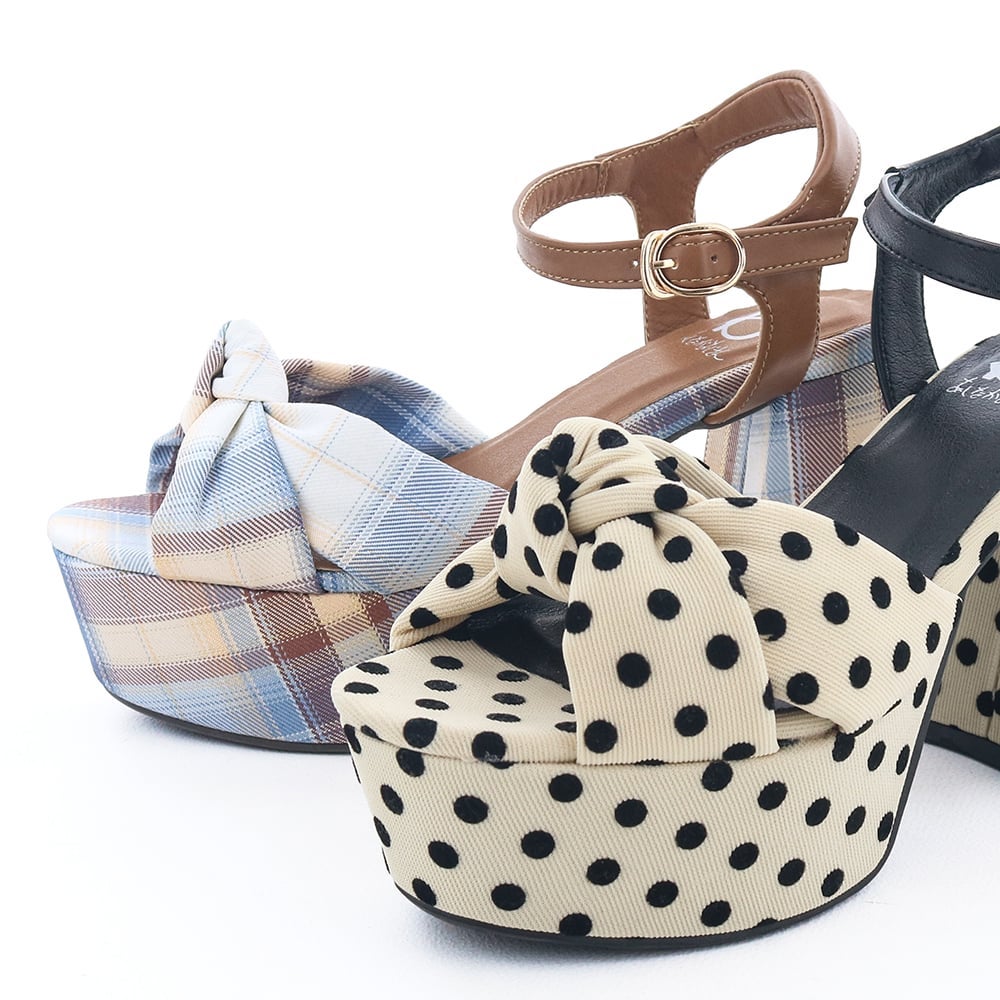 ドットやチェック柄といった遊び心たっぷりなテキスタイルが魅力