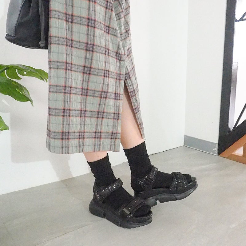 ブラック