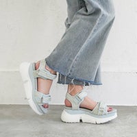 ライトグリーン