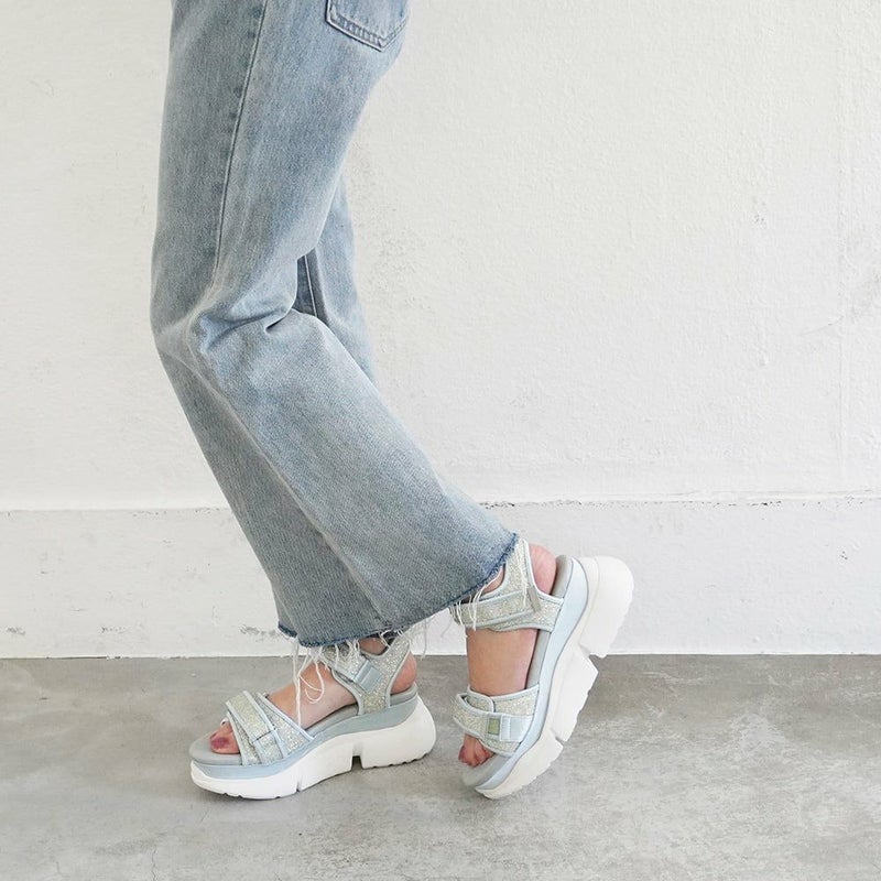 ライトグリーン