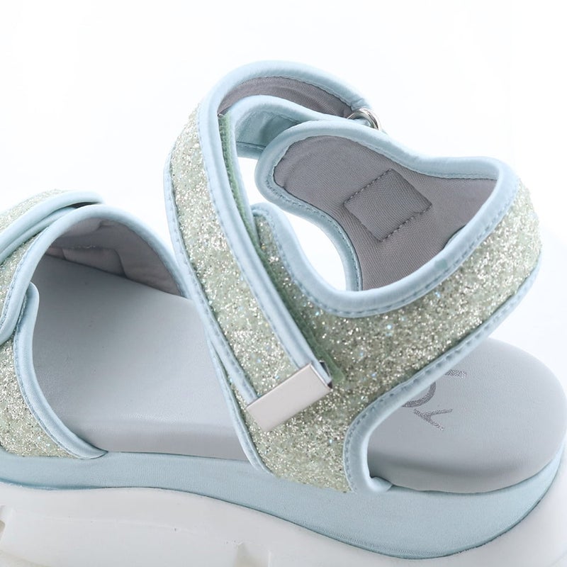 裏地はふっくらとしたスポンジ生地。足あたりがやわらかです