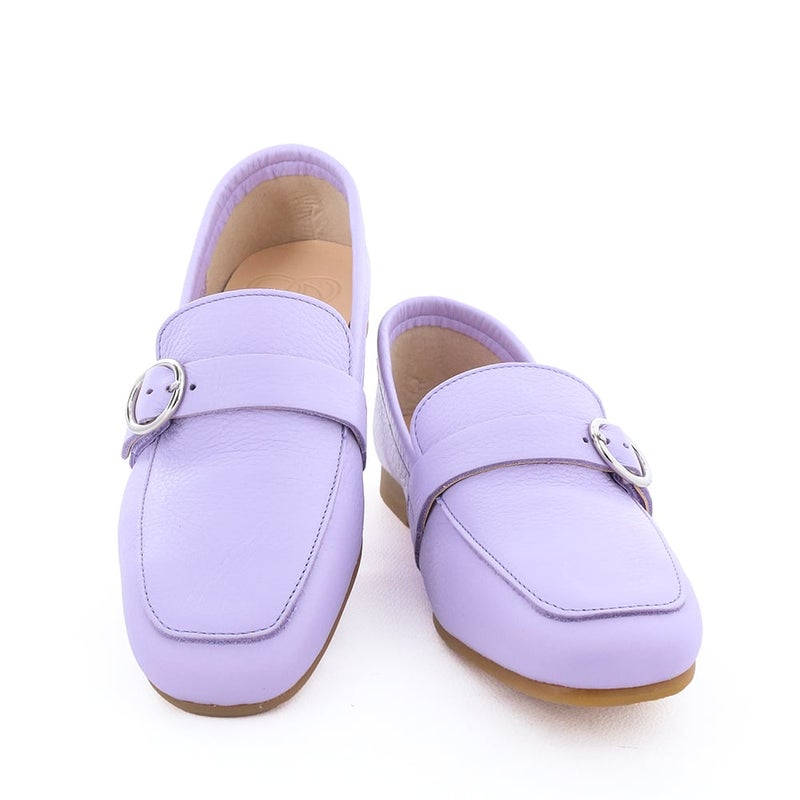 やさしいスクエアトゥでちょうどよい大人っぽさ