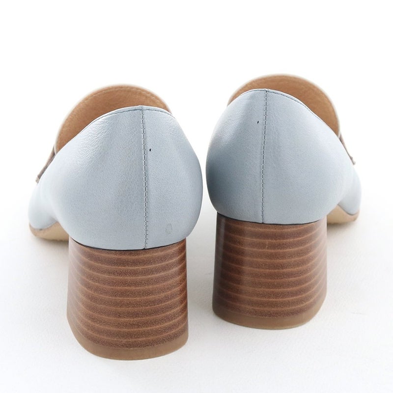 きちんと感がありつつも、歩きやすさも考慮したヒール設計もポイント