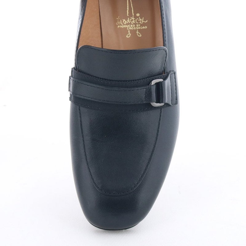 ほんのり丸みのあるスクエアトゥで指先を締め付けません