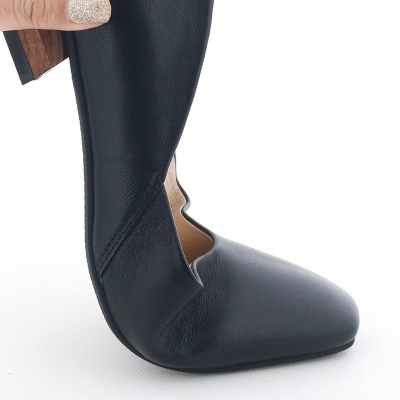 ソールの返りがよいのもポイント。靴に足についてくるので歩行がスムーズ