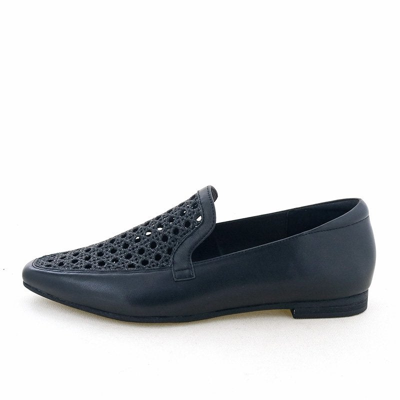 アッパーのレースがポイントの夏靴仕様のフラットシューズ