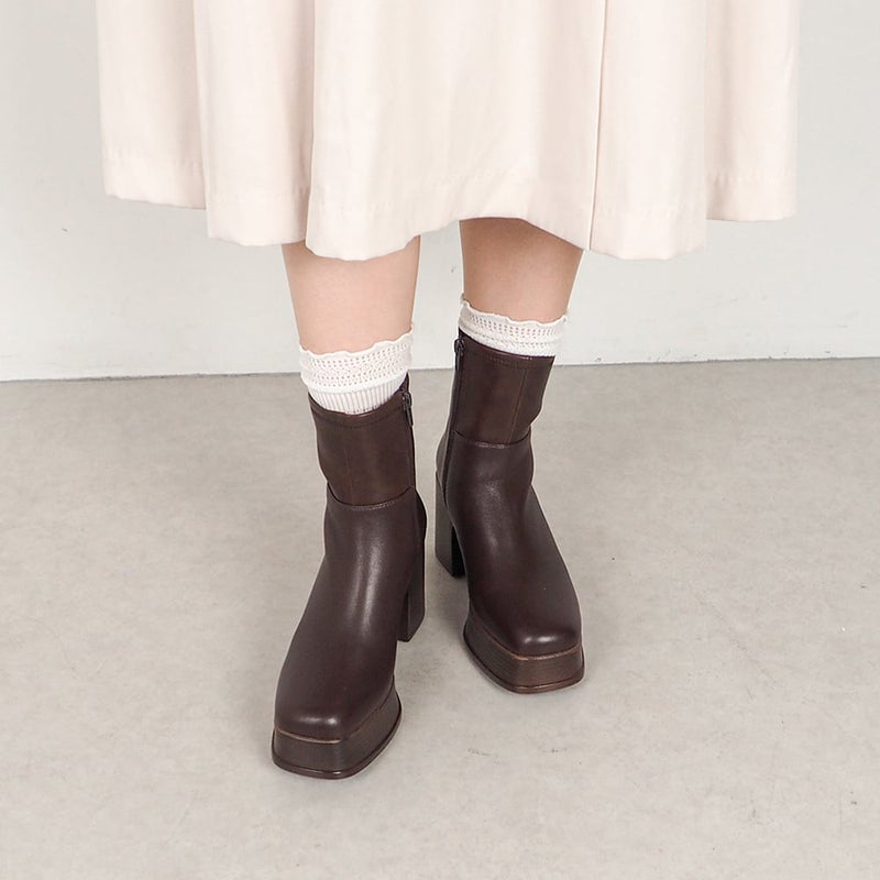 ダークブラウン