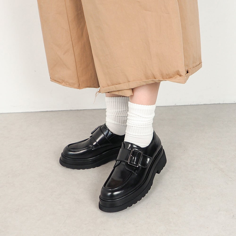 ブラック