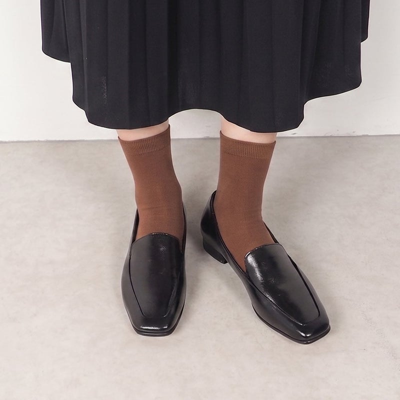 ブラック