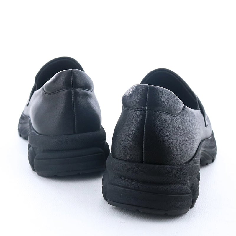ヒール高4.5cmとさり気なくスタイルアップも叶います