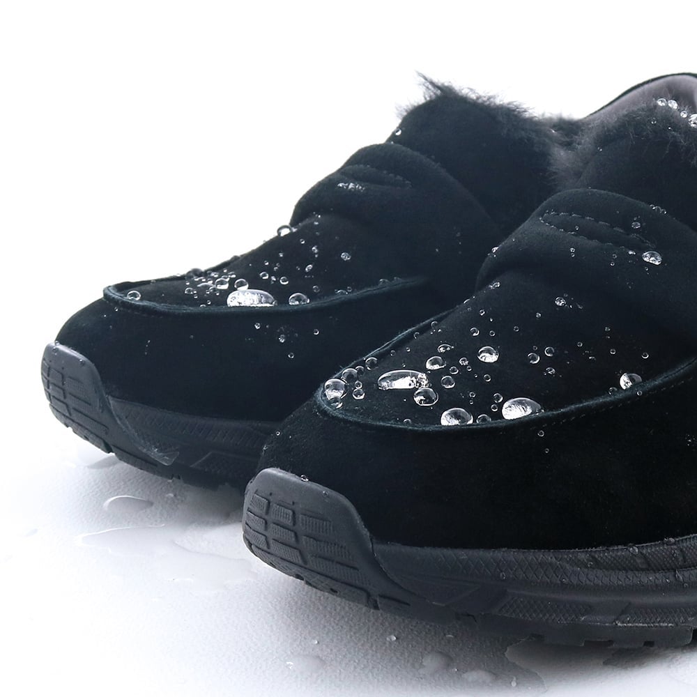 アッパーは撥水加工で天候を気にせず履くことができます
