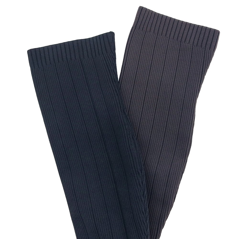 筒はニット素材でストレスフリー。足にやさしくフィットします