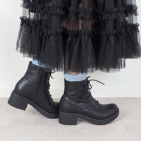 ブラック