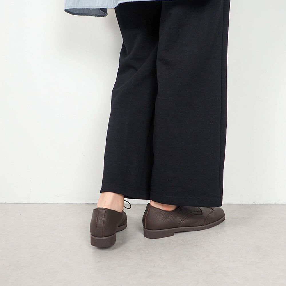 ダークブラウン