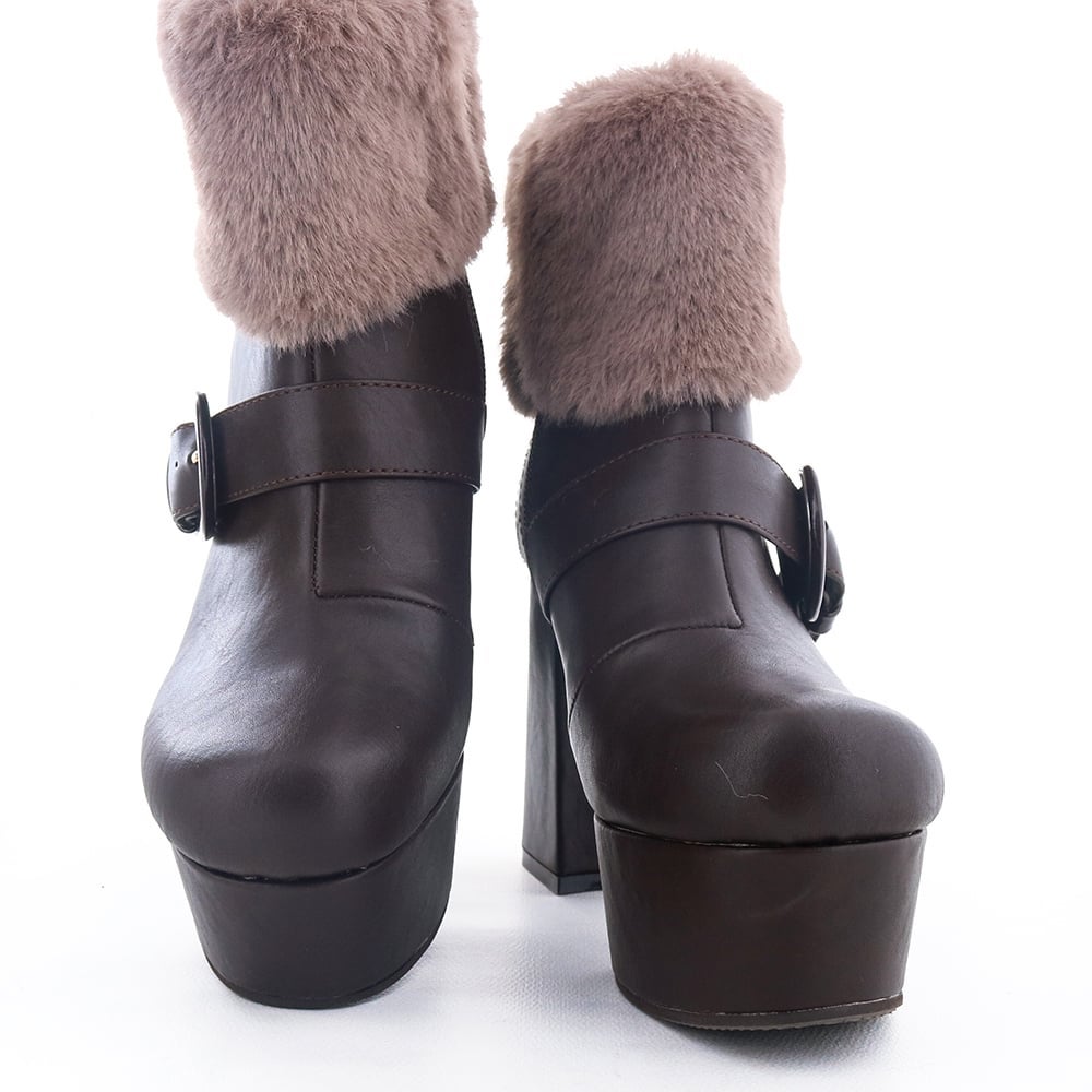 byあしながおじさんで毎年人気のストーム×ヒールのボリュームある一足