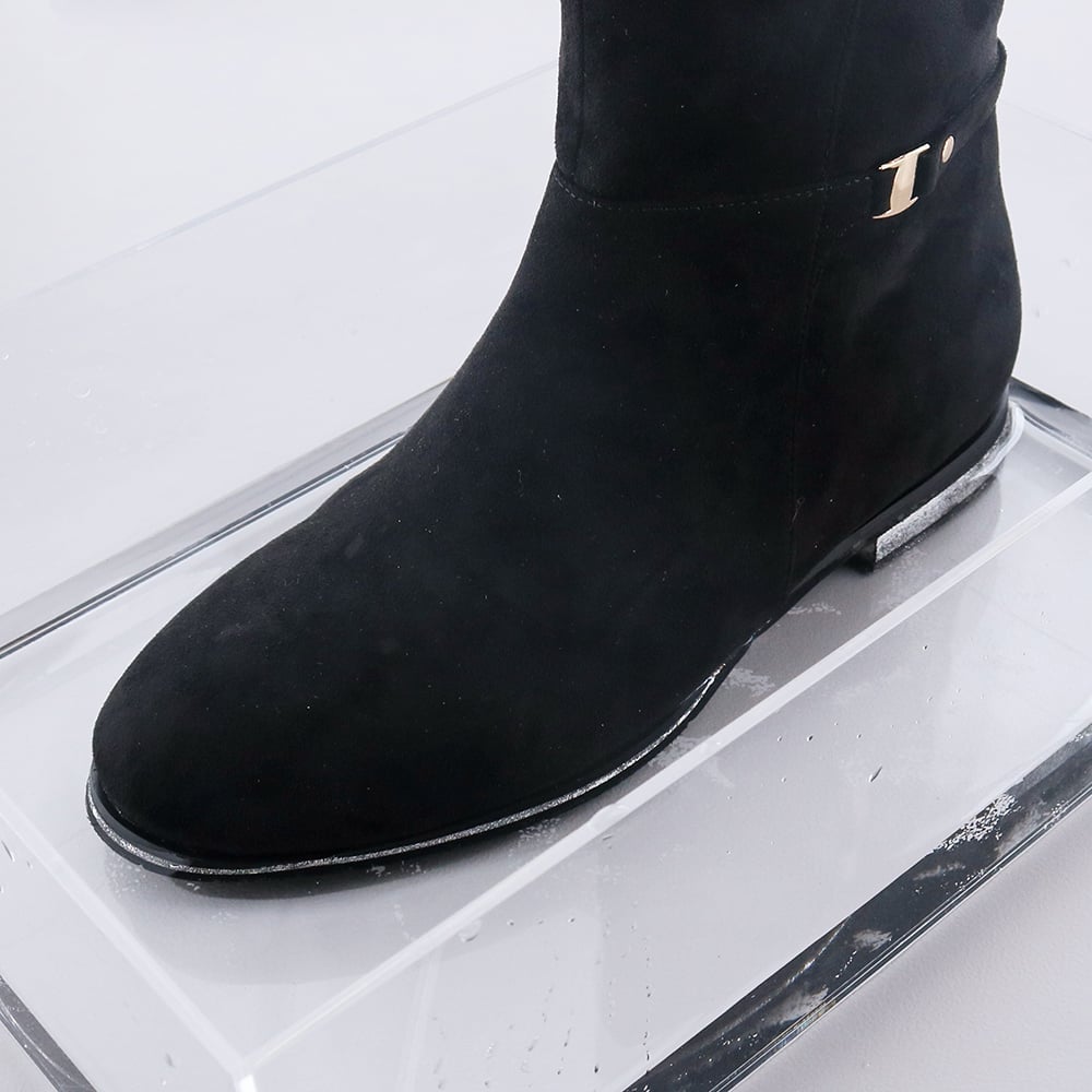水深2.5cm×2時間の浸水テストをクリアしています　※完全防水ではありません