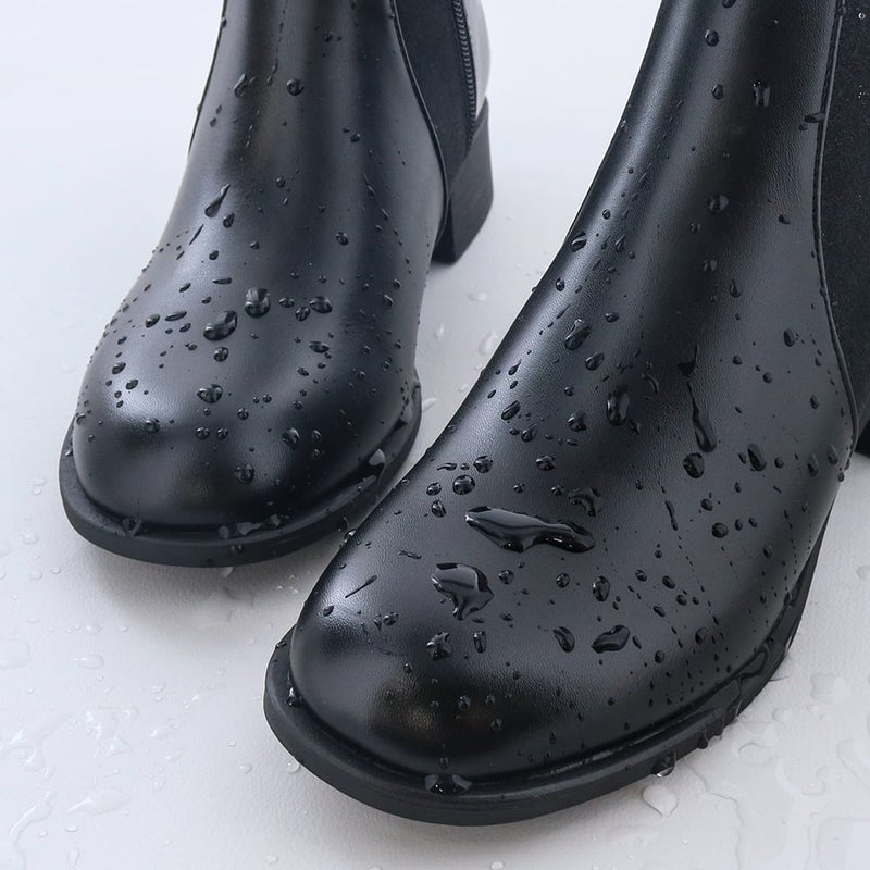 アッパーは撥水仕様。雨の日も気にせず履けるのが嬉しい