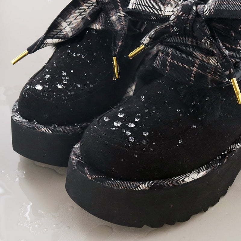 アッパーは撥水仕様。天候を気にせず履けるのが嬉しい