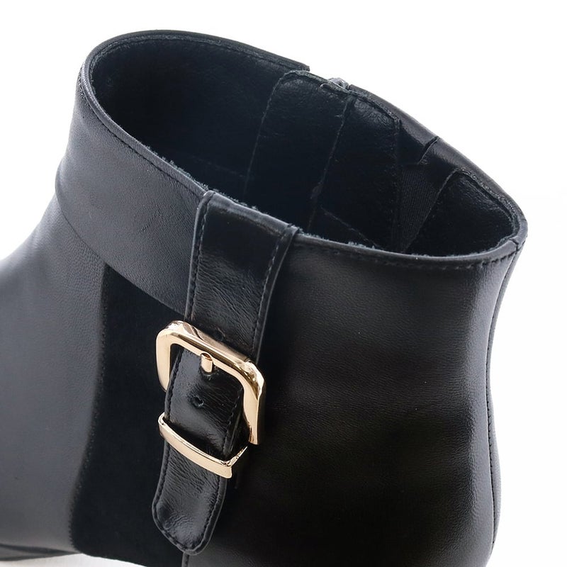 短めのブーティ丈でソックスとのコーデも楽しめます